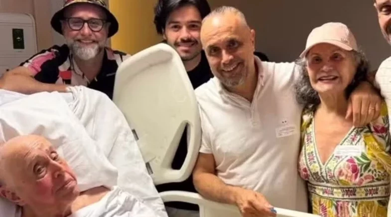 Mauro Mendonça celebra 95 anos com festa no hospital