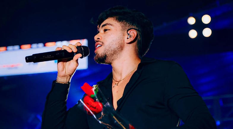 Show de Thiago Freitas marca encerramento do Campeonato de Futsal em Arraial