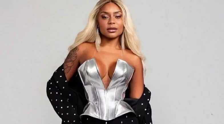 Cariúcha se irrita ao ser colocada para comentar fofoca na RedeTV! e nega climão