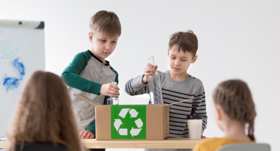 O mundo já discute o apoio às redes de ensino em meio às mudanças climáticas.  | Dmytro Sheremeta/FREEPIK