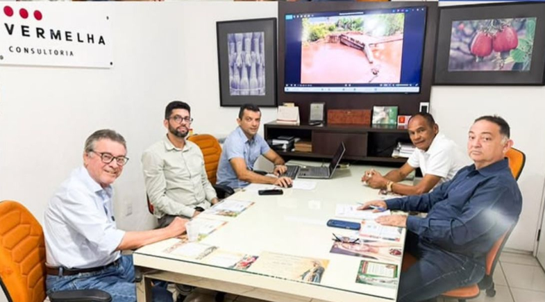 Prefeito de Baixa Grande do Ribeiro realiza reunião com engenheiros sobre construção da ponte da Jacu
