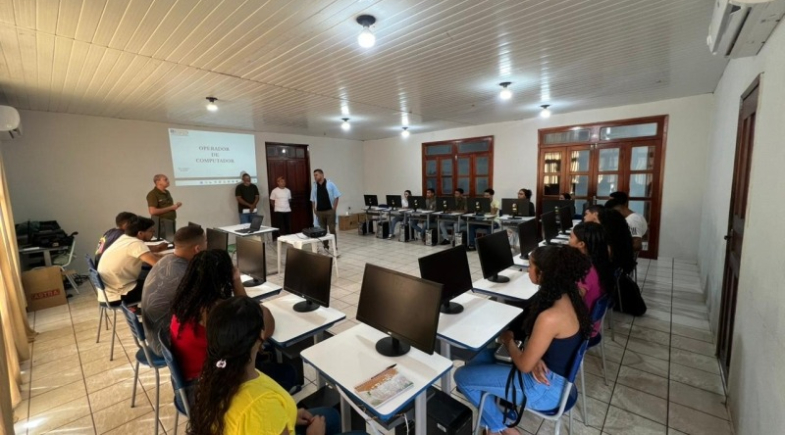 União realiza curso de informática para jovens e adultos em parceria com o SENAI