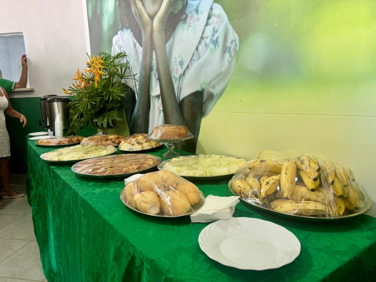 Prefeita Ivanária Sampaio homenageia garis com café da manhã - Divulgação/ASCOM