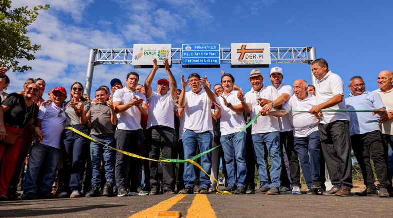 Prefeito Milton Passos e Rafael Fonteles inauguram PI-220 em Pau D’Arco do Piauí