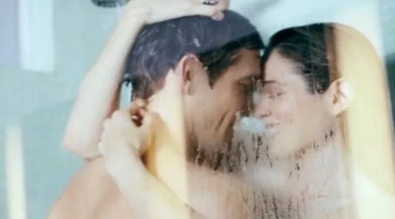 Esquente o clima: Posições sexuais para o casal experimentar no banho 