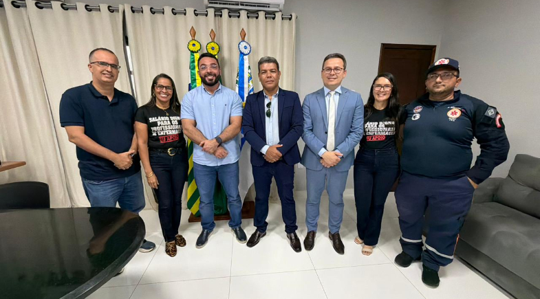 Francisco Emanuel firma acordo histórico para implantação do PCCR da Enfermagem em Parnaíba