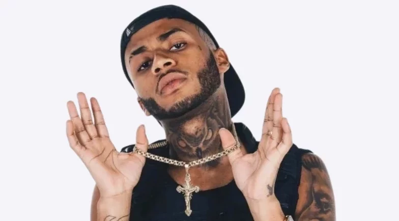 Mulher invade casa de Orochi e danifica carros de luxo do rapper