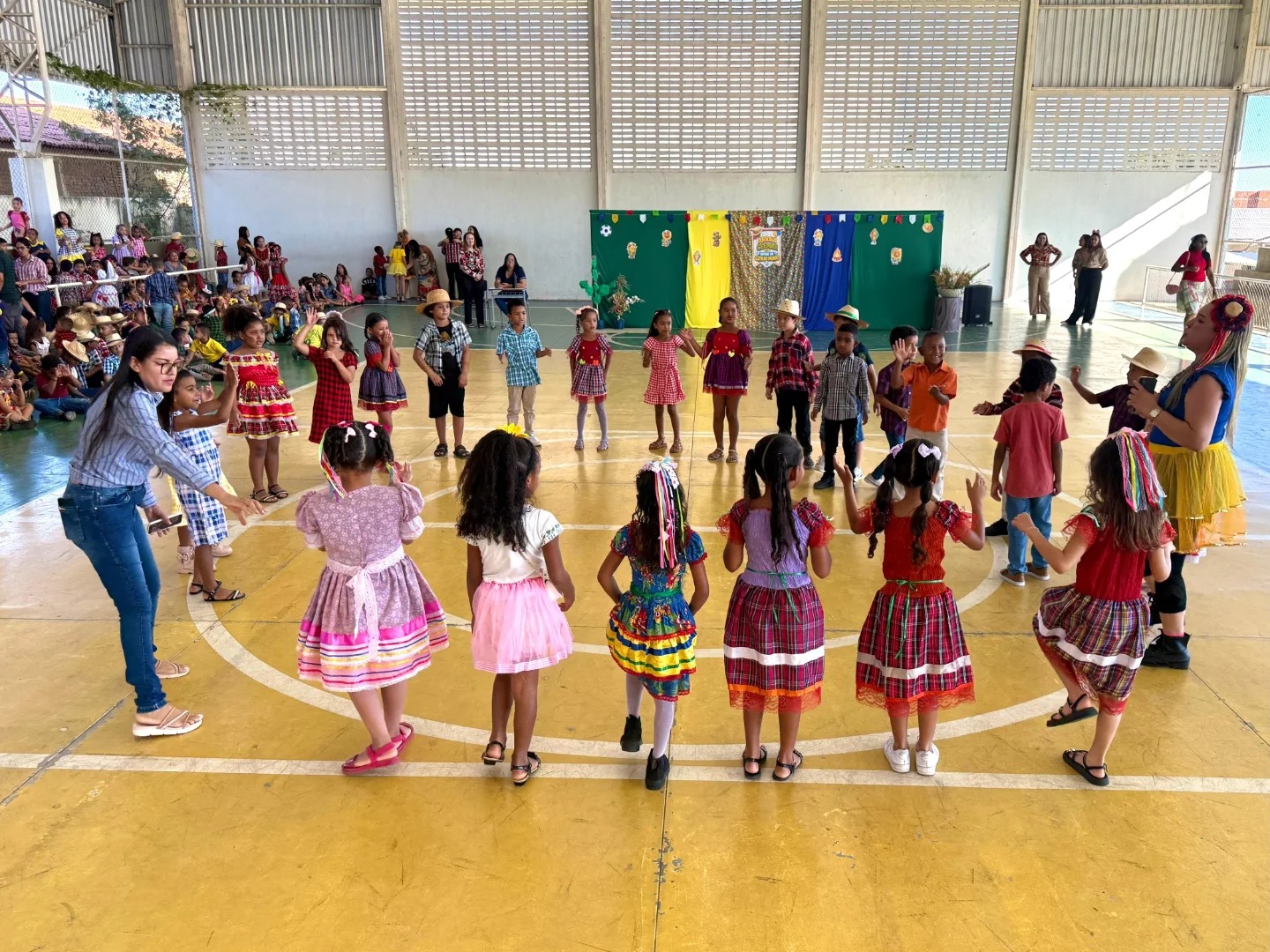 Centro Educacional Elisa Modesto Amorim realiza Arraiá Junino - Foto: Prefeitura de São João do PiauíCentro Educacional Elisa Modesto Amorim realiza Arraiá Junino - Foto: Prefeitura de São João do Piauí