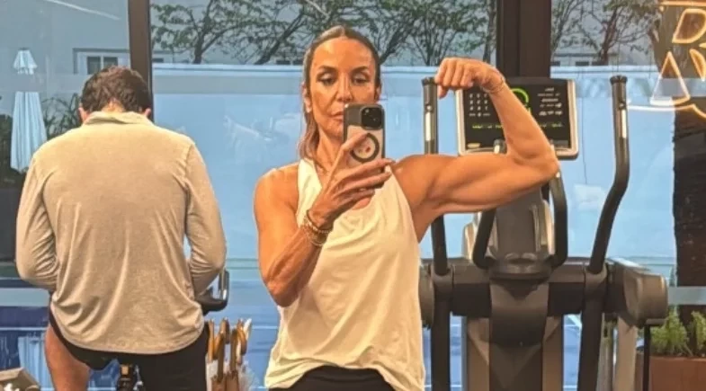 Ivete Sangalo exibe braço musculoso após flagra com suposto affair