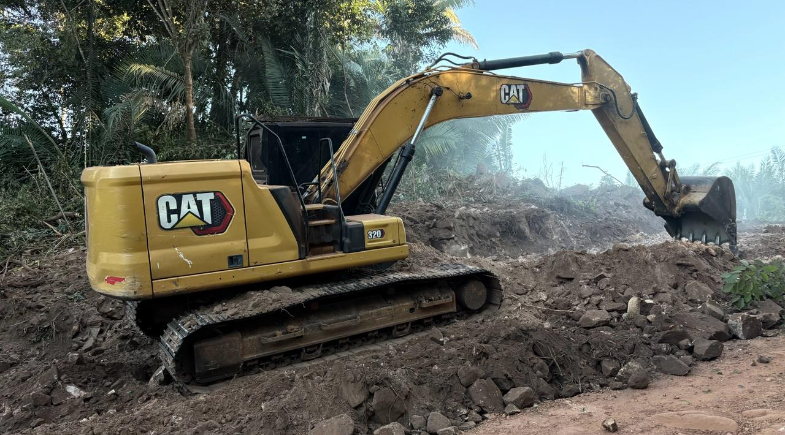 Prefeitura de Esperantina em parceria com Governo do Estado inicia obras de asfaltamento no acesso ao Cemitério Ciganinho
