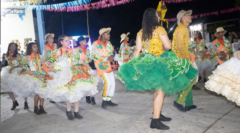 25º Arraiá Folia reúne grande público em Eliseu Martins com apresentações culturais e shows 