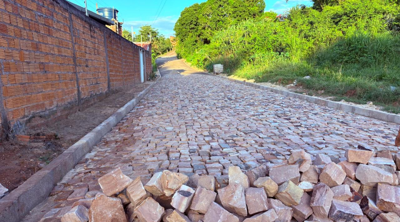 Prefeitura de Esperantina avança com obras de calçamento no Bairro Mão Santa e Morro da Chapadinha