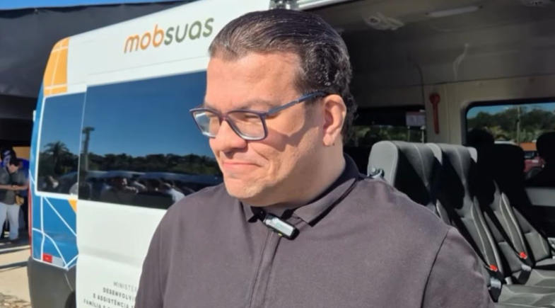 Passagem Franca do Piauí reforça assistência social com nova van do MobSUAS