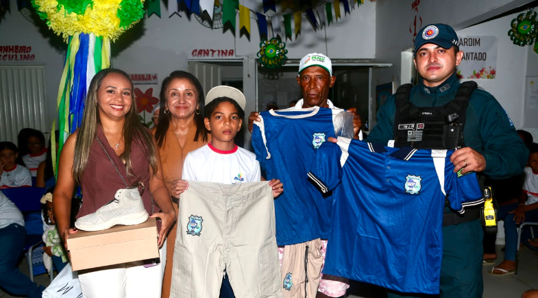 Hugo Napoleão implanta Pelotão Mirim da Polícia Militar e realiza solenidade de entrega dos uniformes aos alunos