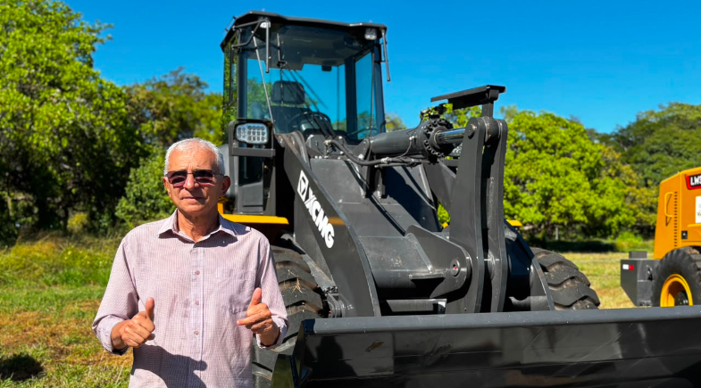 Ribeiro Gonçalves recebe nova pá carregadeira para fortalecer infraestrutura e ampliar serviços à população