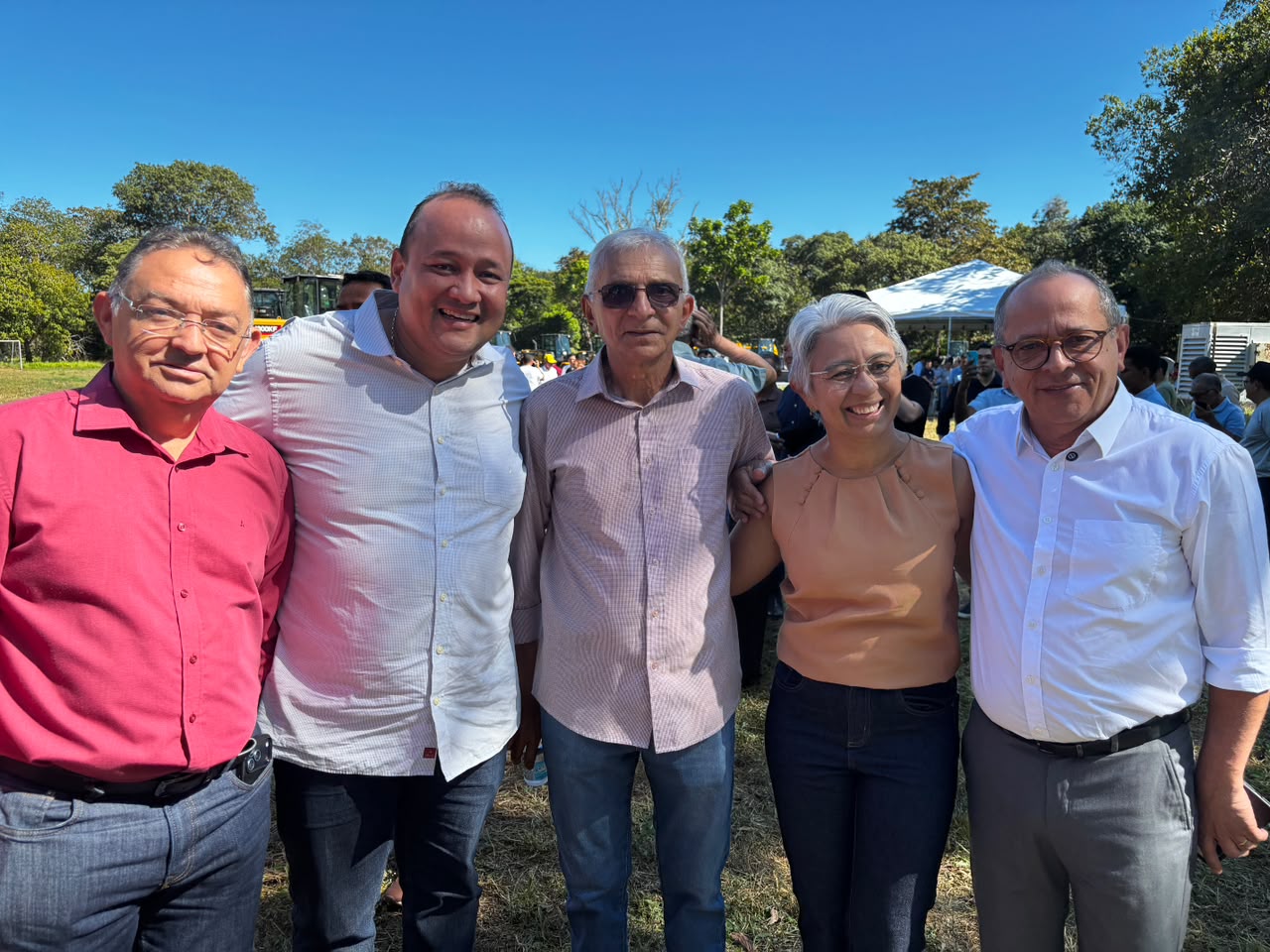 Ribeiro Gonçalves recebe nova pá carregadeira para fortalecer infraestrutura e ampliar serviços à população - Imagem 3