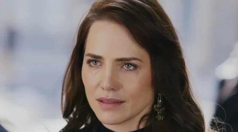 Em 'Quem Ama Cuida', Adriana expõe Ademir e inicia plano de vingança