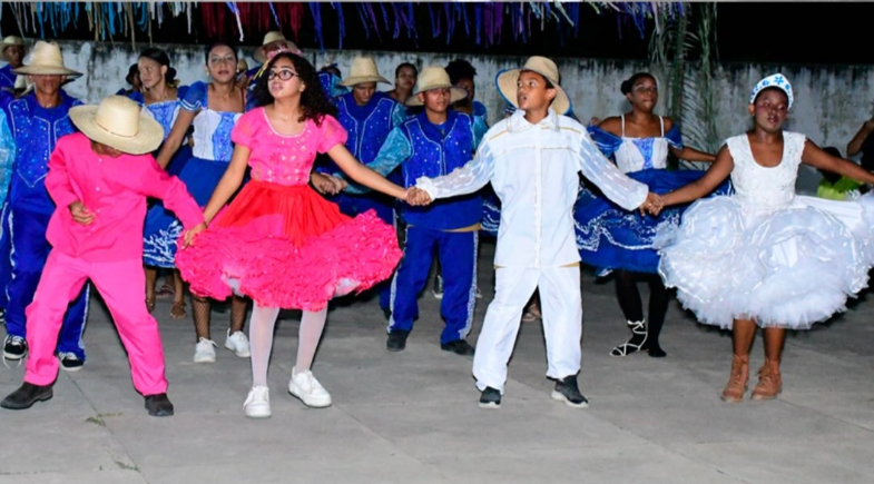 Festa junina da Escola Ribamar Leal reúne alunos e famílias em Floriano