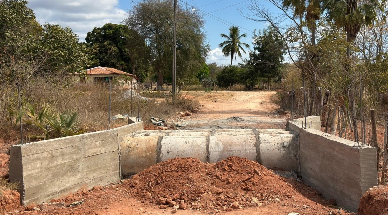 Obra de passagem molhada avança na localidade Cipual, em São Gonçalo do Gurguéia