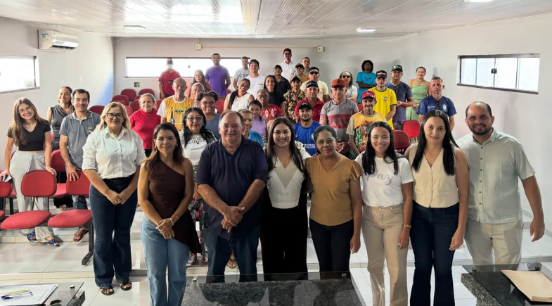 Prefeitura de Isaías Coelho assina termos da PNAB com 42 agentes culturais contemplados