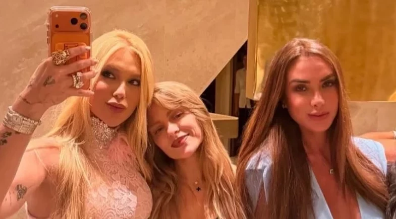 Virginia Fonseca curte noitada com Luísa Sonza e Nicole Bahls na Itália
