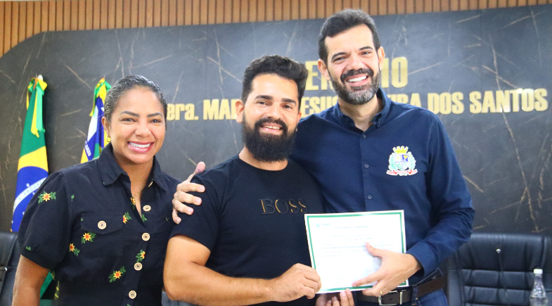 Monsenhor Gil entrega certificados de cursos profissionalizantes realizados em parceria com o SENAR