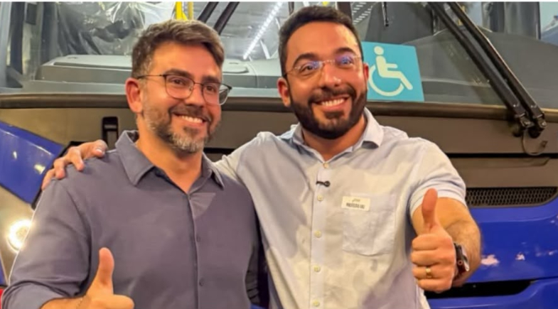 Parnaíba recebe micro-ônibus, equipamentos odontológicos e confirma construção de Policlínica