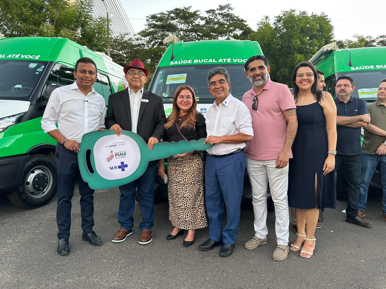 Prefeito Abdoral Melo recebe consultório odontológico móvel para ampliar atendimento à população da zona rural | Divulgação/Ascom