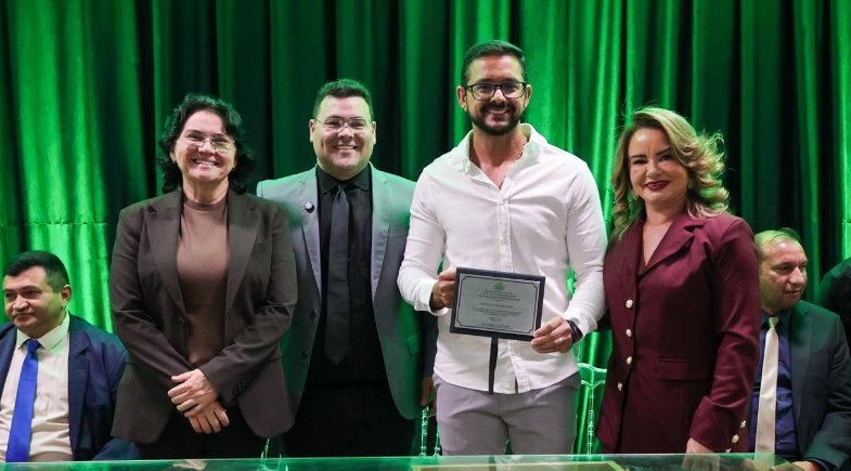 Prefeita Jôve Oliveira participa da entrega de Títulos de Cidadania Piripiriense