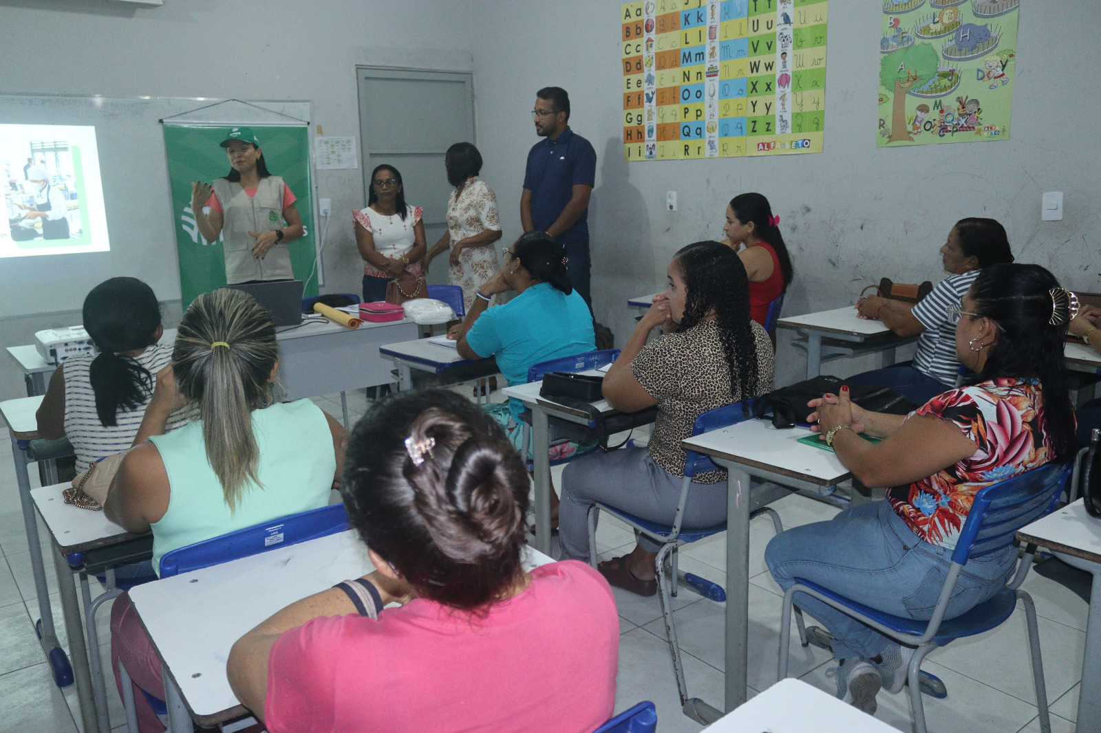 Prefeitura de Monsenhor Gil e SENAR Piauí iniciam curso de qualificação em Manipulação de Alimentos - Imagem 4