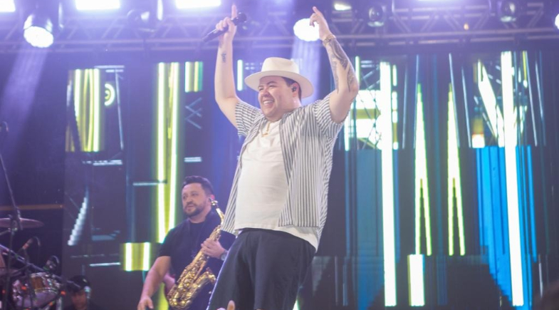  Show de Rey Vaqueiro reúne multidão no Fest Férias 2026 em Parnaíba