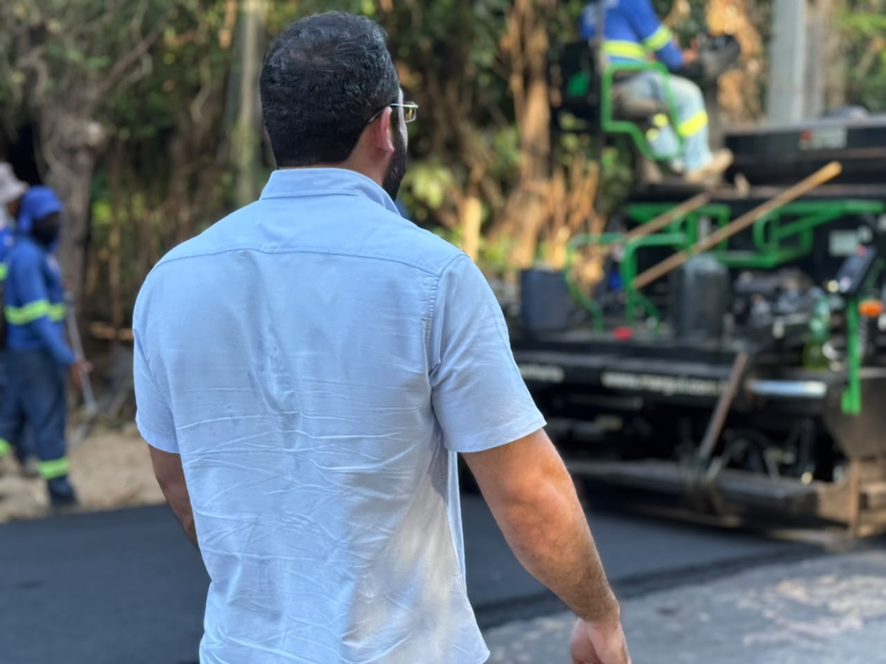 Pavimentação asfáltica da avenida principal do bairro Tabuleiro - Divulgação/ASCOMPavimentação asfáltica da avenida principal do bairro Tabuleiro - Divulgação/ASCOM