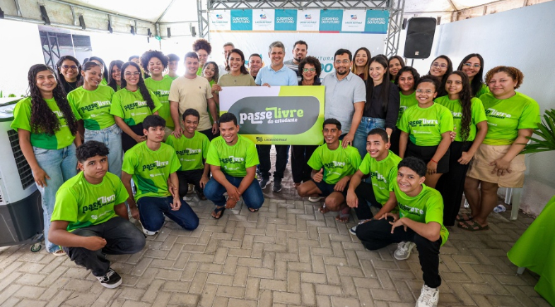 Lagoa do Piauí realiza entrega do Passe Livre do Estudante