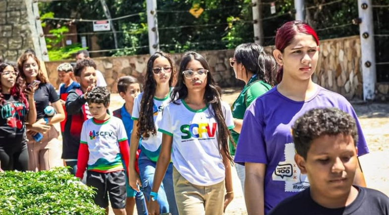 Prefeitura de Piripiri promove passeio ao Genesis Park para 200 crianças do Serviço de Convivência
