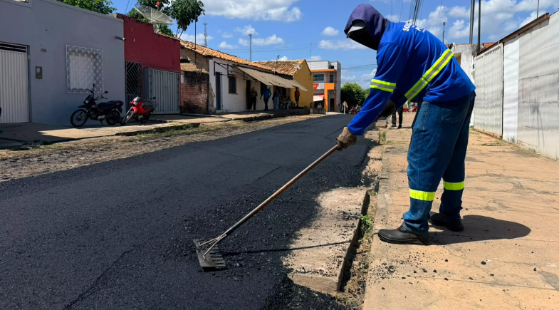 Piripiri inicia asfaltamento da Rua Padre Domingos em nova etapa de obras de mobilidade urbana