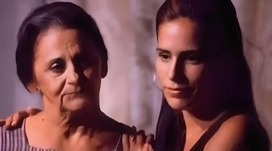  Glória Pires presta homenagem a Laura Cardoso