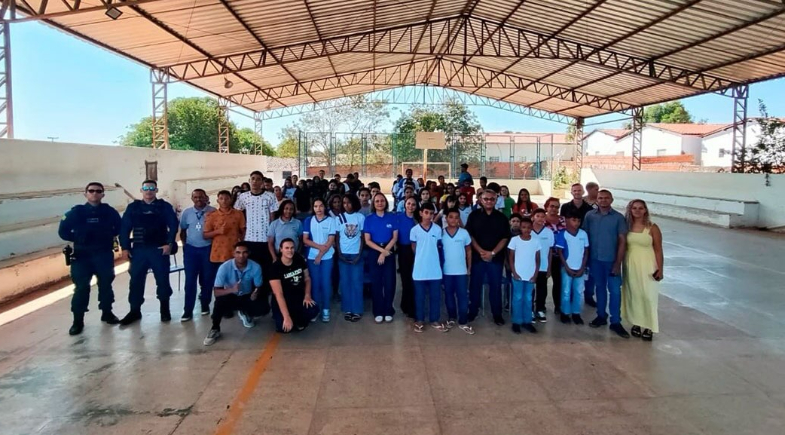 Prevenção nas escolas: Eliseu Martins alerta estudantes sobre riscos de drogas e álcool
