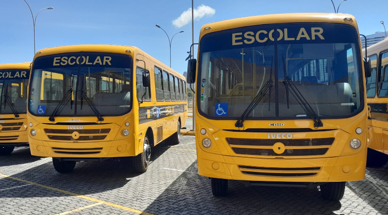 Angical reforça transporte escolar com chegada de novo ônibus para estudantes