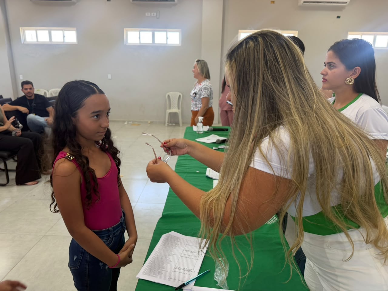 Entrega de 250 óculos para estudantes da rede municipal - Divulgação/ASCOMEntrega de 250 óculos para estudantes da rede municipal - Divulgação/ASCOM