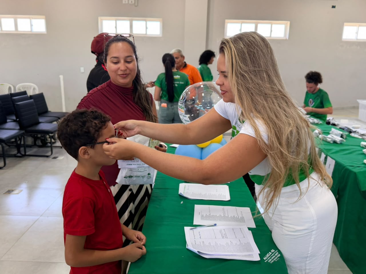 Entrega de 250 óculos para estudantes da rede municipal - Divulgação/ASCOMEntrega de 250 óculos para estudantes da rede municipal - Divulgação/ASCOM
