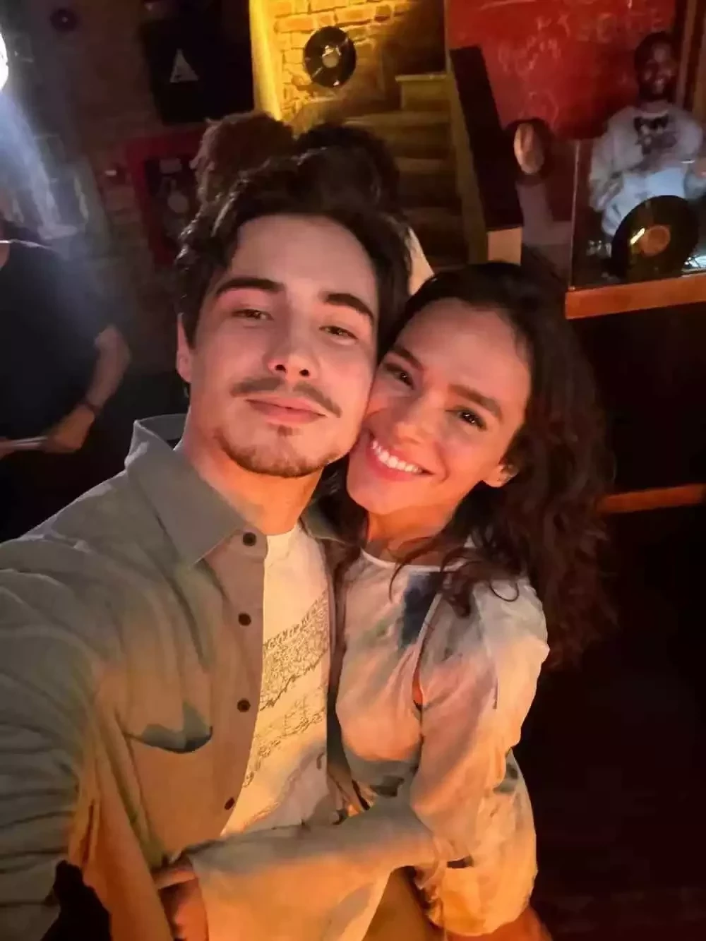 Quem é Danilo Mesquita, ator que foi flagrado aos beijos com Anitta  - imagem 149864