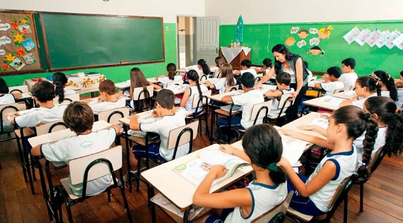 Riacho Frio entrega novos uniformes e calçados para alunos da rede municipal
