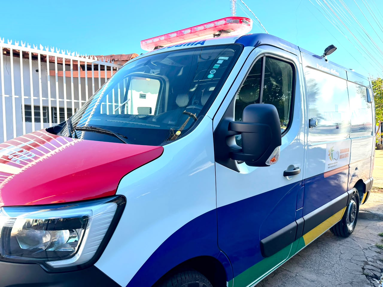 Hugo Napoleão recebe nova ambulância - Divulgação/ASCOMHugo Napoleão recebe nova ambulância - Divulgação/ASCOM