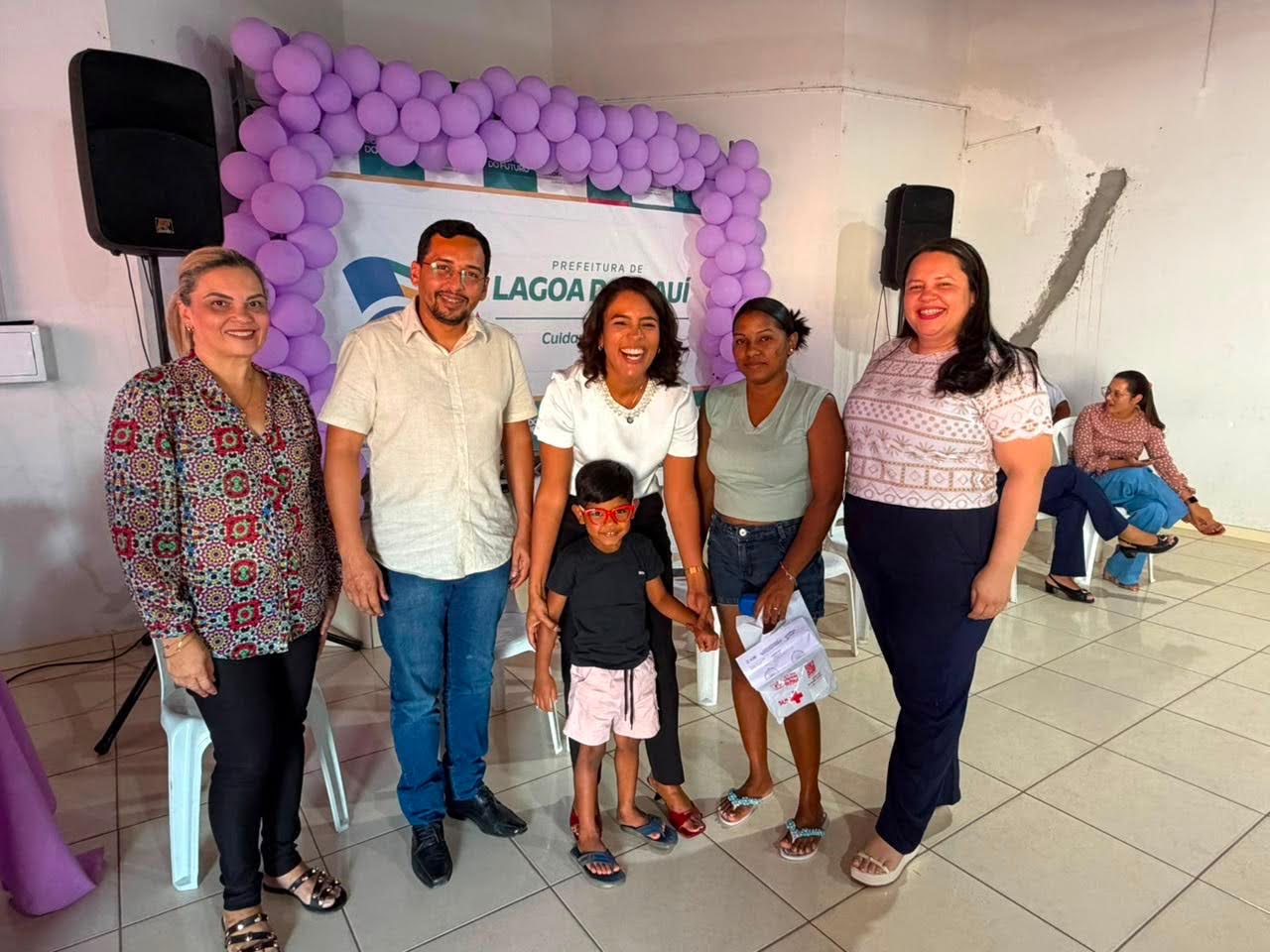 Lagoa do Piauí entrega óculos a crianças atendidas pela Carretinha do Pacto pelas Crianças - Imagem 1