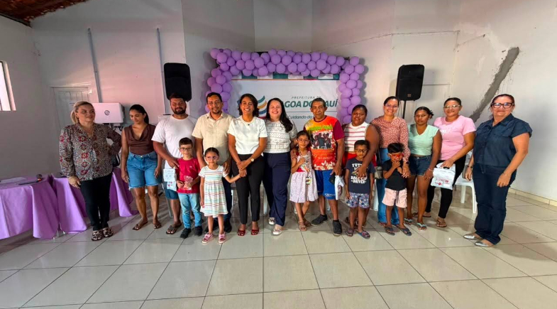 Lagoa do Piauí entrega óculos a crianças atendidas pela Carretinha do Pacto pelas Crianças