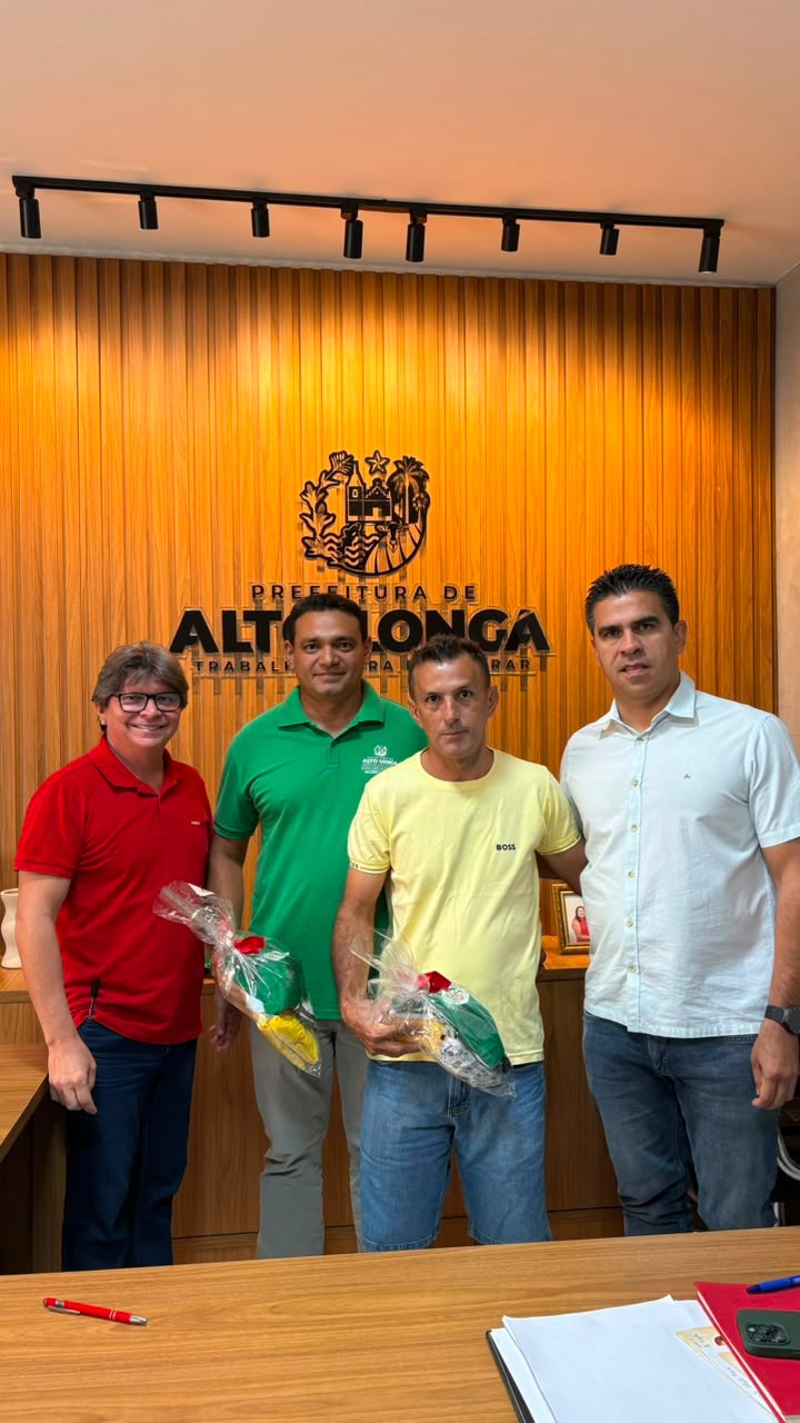 Entrega de materiais para alunos da 1ª Brigada Florestal - Divulgação/ASCOMEntrega de materiais para alunos da 1ª Brigada Florestal - Divulgação/ASCOM