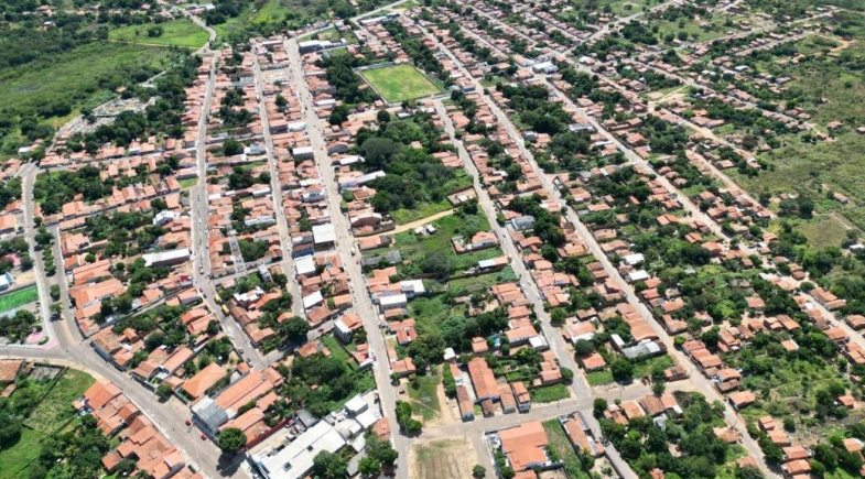 Praça Marquês de Parnaguá passa por revitalização com serviços de pintura e manutenção