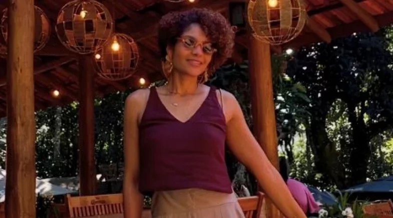Bárbara Reis celebra cirurgia e usa short pela primeira vez após lipedema