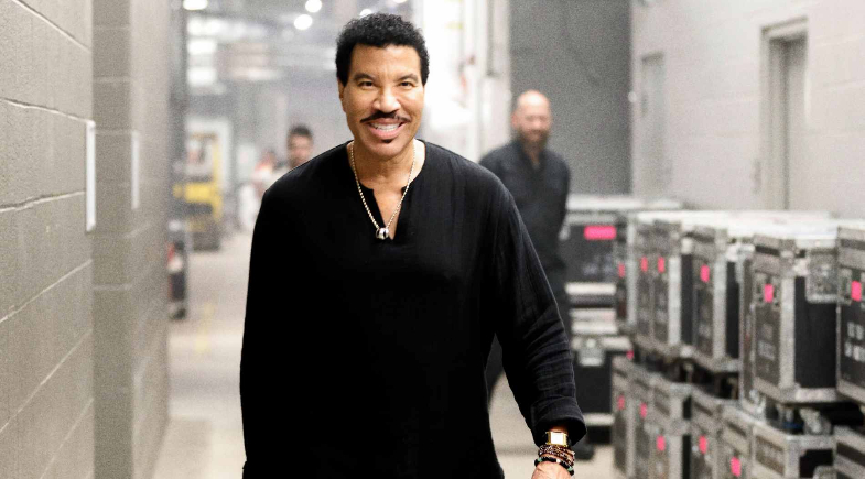 Lionel Richie é internado na UTI após realizar show nos Estados Unidos, diz site
