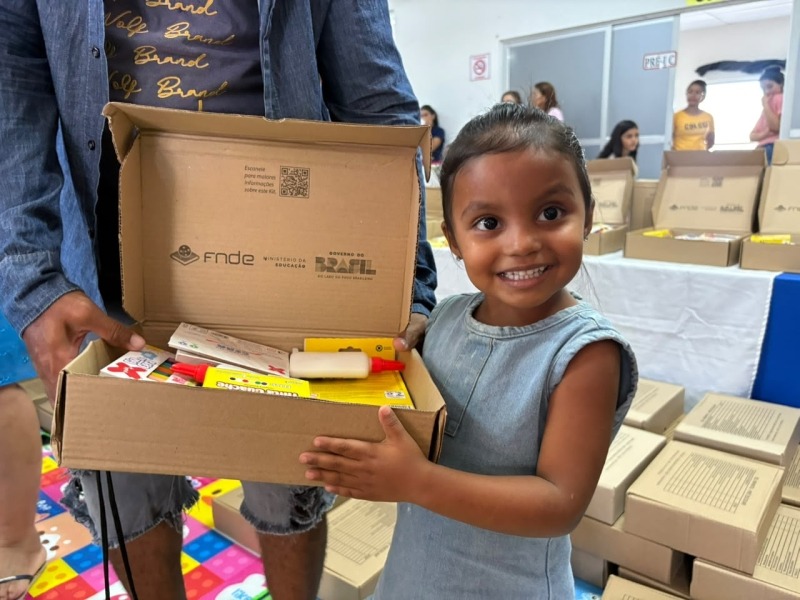 Prefeitura de União entrega mais de 2,6 mil kits escolares para alunos da Educação Infantil